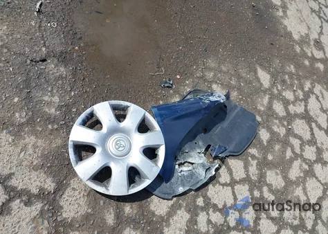 2004 Toyota Camry Le z USA, uszkodzony, nr VIN 4T1BE30K24U296050